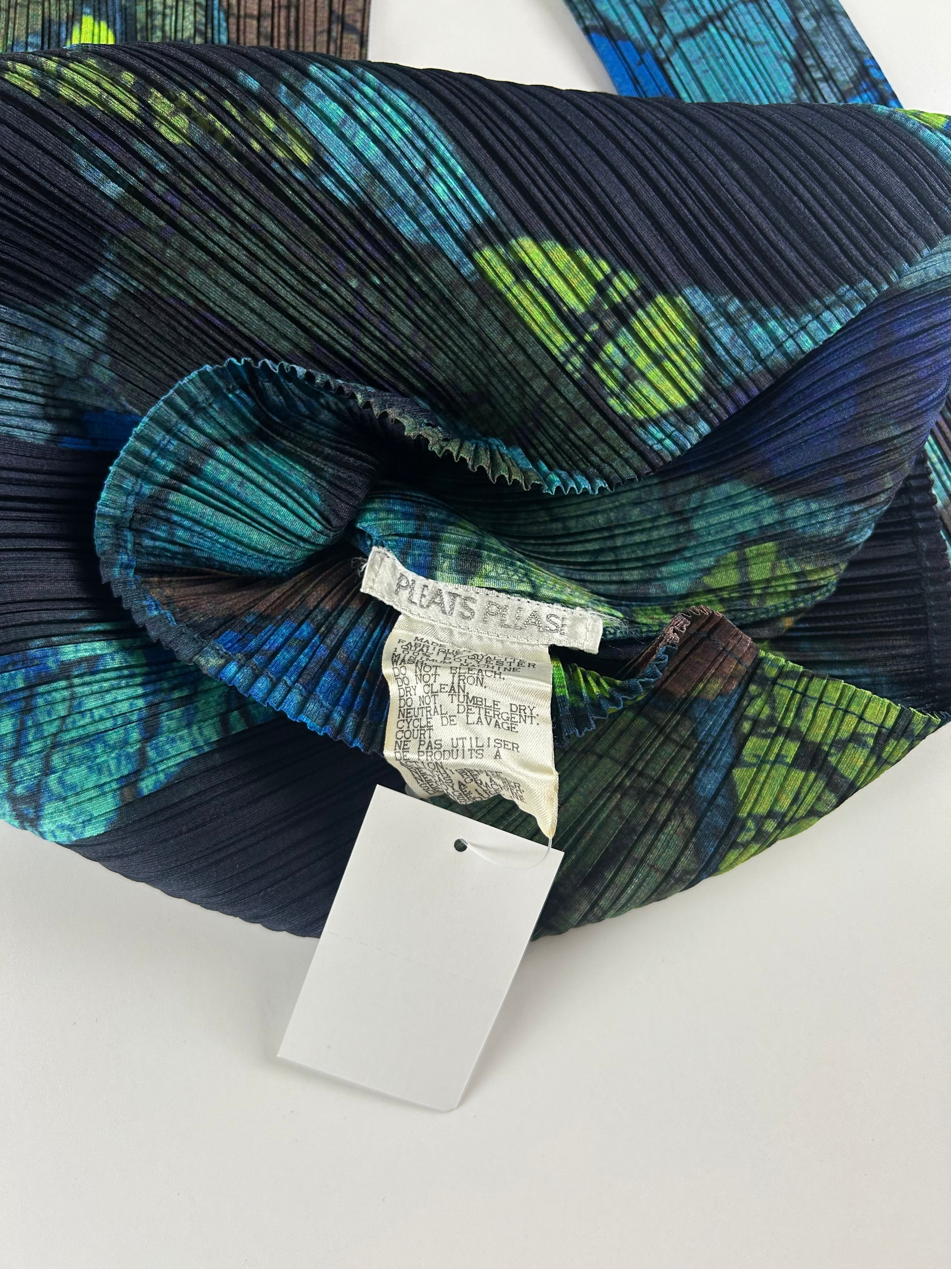 PLEATS PLEASE BY ISSEY MIYAKE ABSTRACT LONG SLEEVE TOP [S]